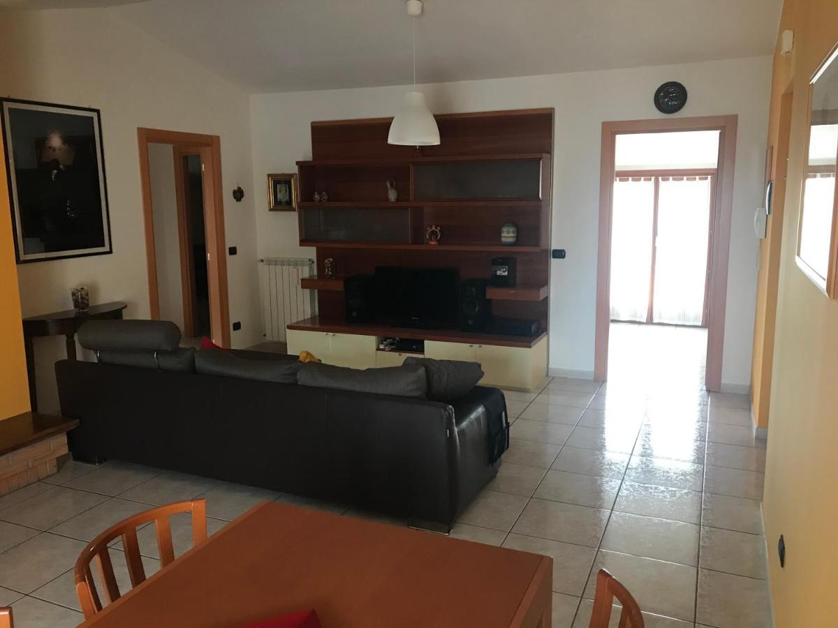Апартаменты Residenza D'Agnese Монтесильвано Экстерьер фото